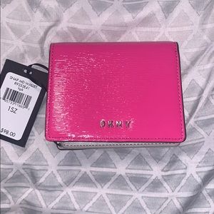 NEW DKNY SNAP MD WALLET